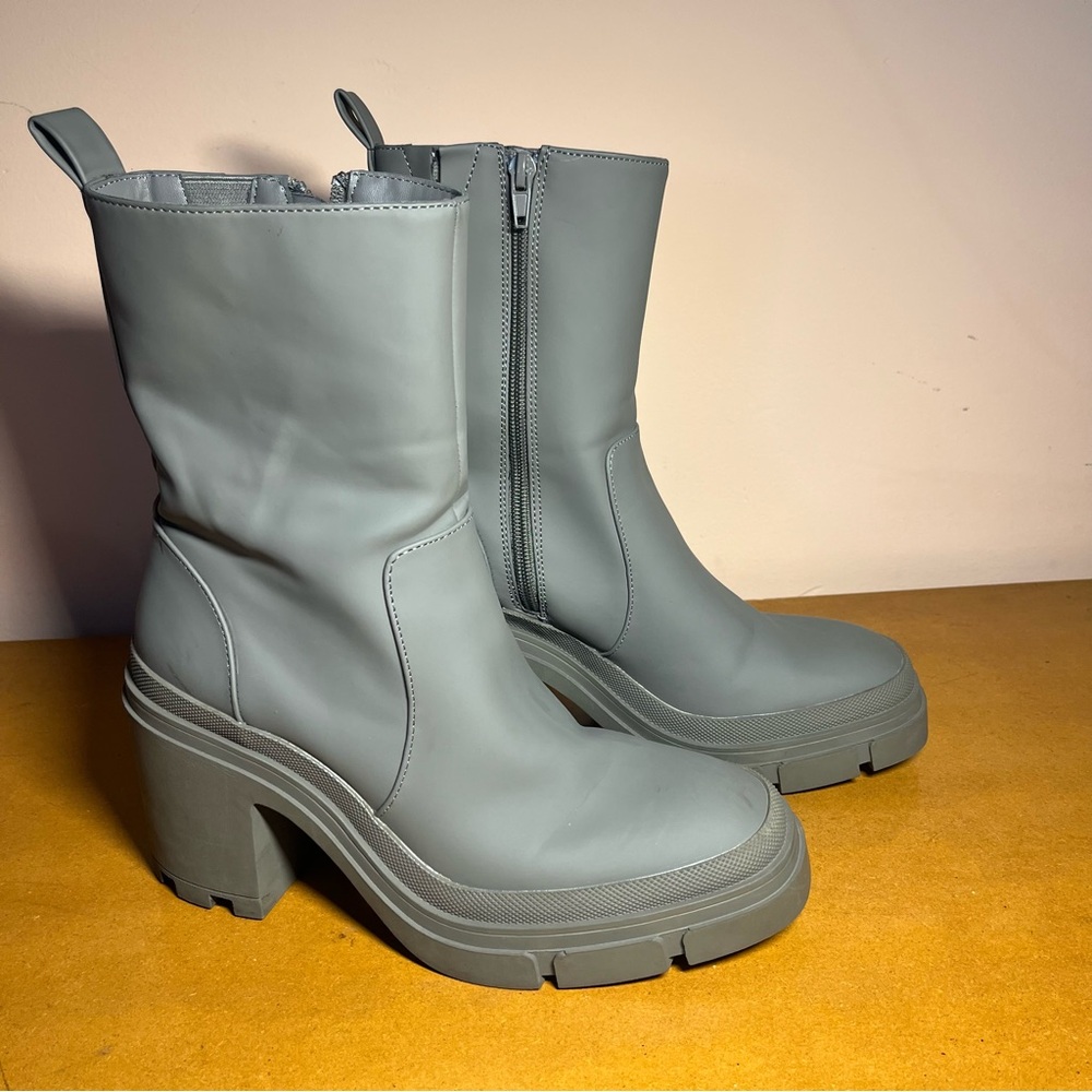 ZARA rubberized chunky block heel zippered gray ankle boots size 40